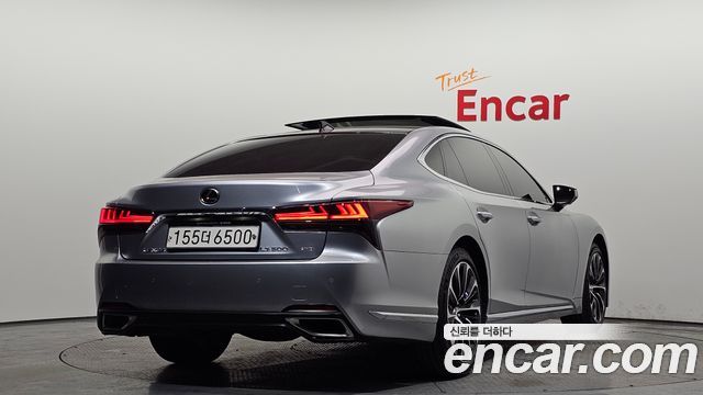 Lexus LS 2022 — photo 2