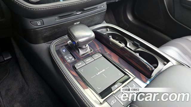 Lexus LS 2022 — photo 9