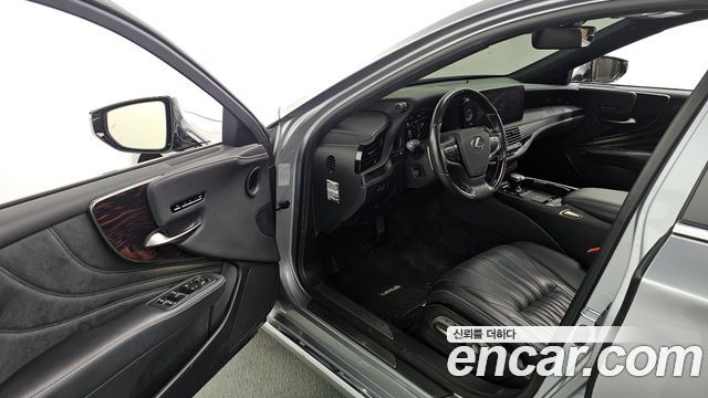 Lexus LS 2022 — photo 10