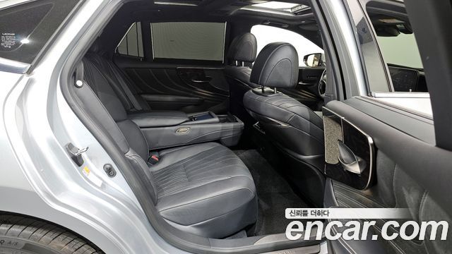 Lexus LS 2022 — photo 12