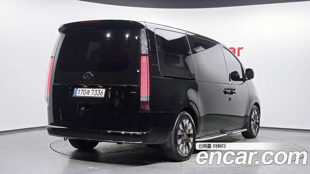 Hyundai Staria 2023 — photo 2