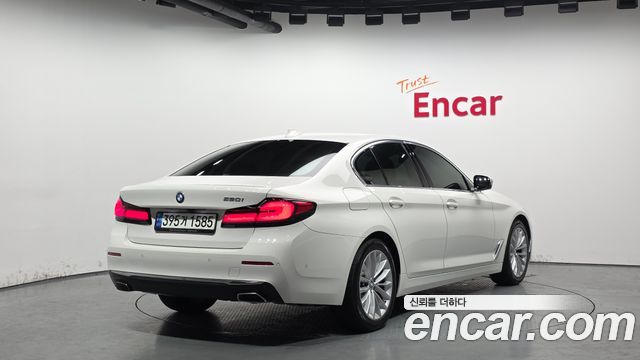 BMW 5-Series 2021 — photo 2