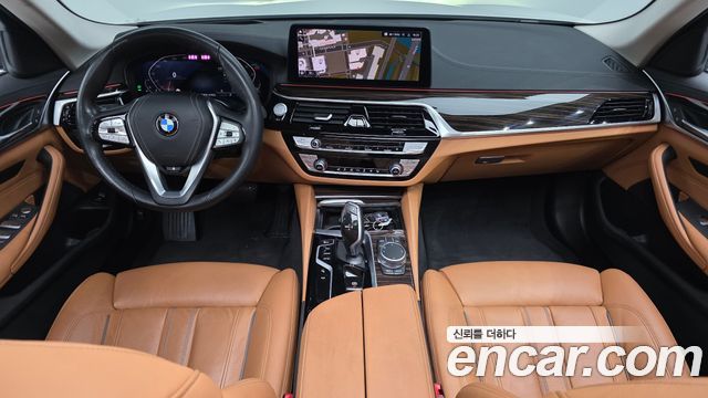 BMW 5-Series 2021 — photo 10
