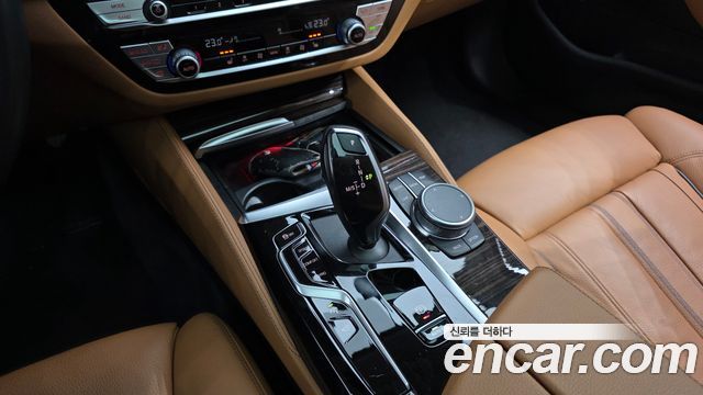 BMW 5-Series 2021 — photo 12