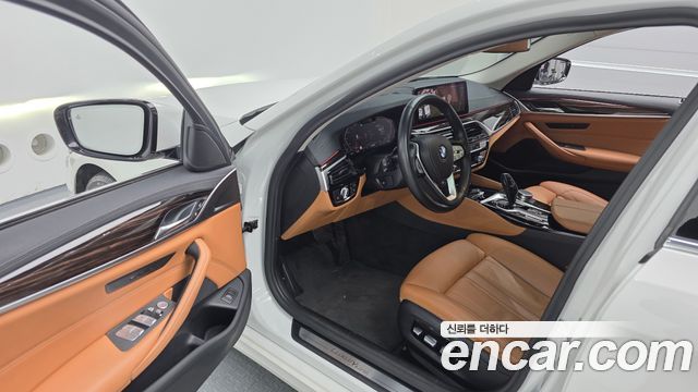 BMW 5-Series 2021 — photo 13