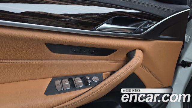 BMW 5-Series 2021 — photo 20