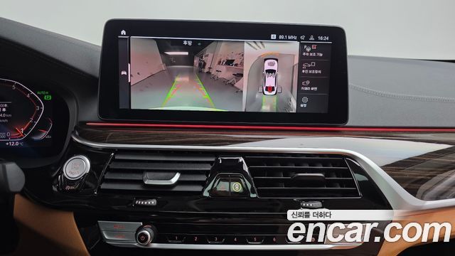 BMW 5-Series 2021 — photo 22