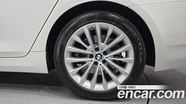 BMW 5-Series 2021 — photo 7