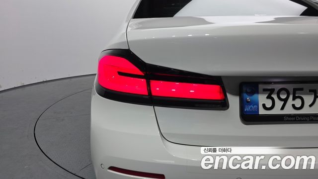BMW 5-Series 2021 — photo 9