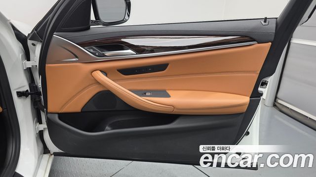 BMW 5-Series 2021 — photo 14