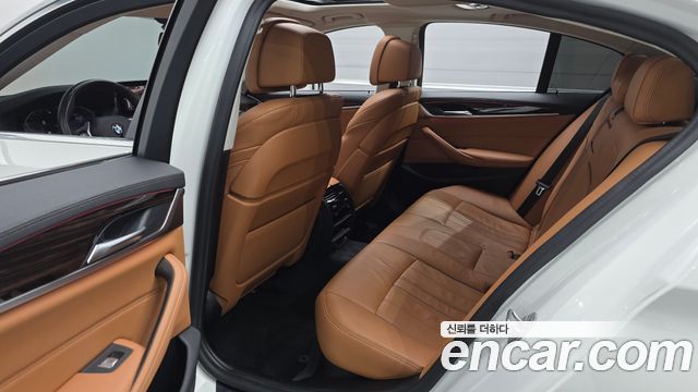 BMW 5-Series 2021 — photo 16