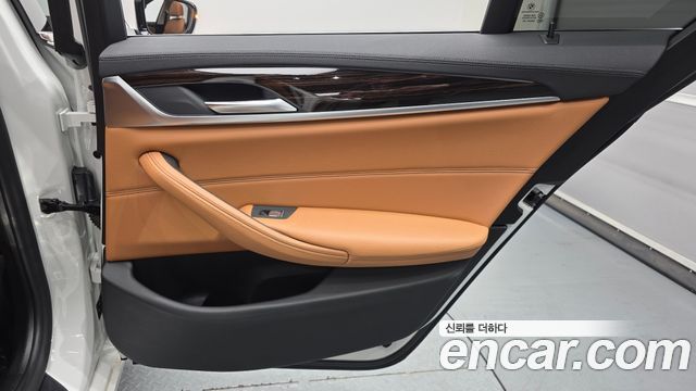 BMW 5-Series 2021 — photo 33