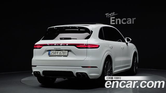 Porsche Cayenne 2021 — photo 2