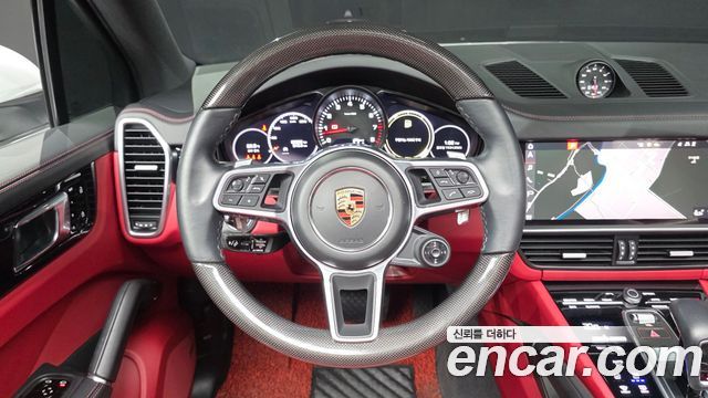Porsche Cayenne 2021 — photo 19