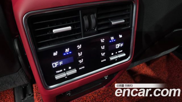 Porsche Cayenne 2021 — photo 24