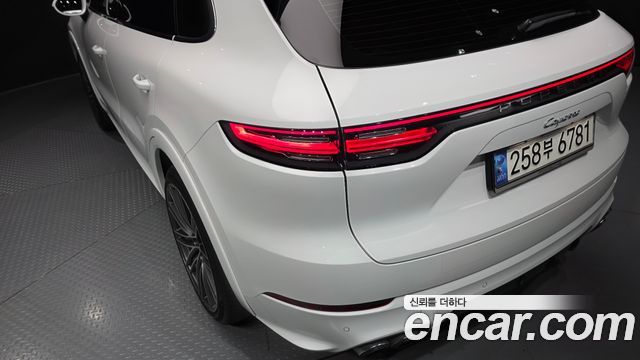 Porsche Cayenne 2021 — photo 9