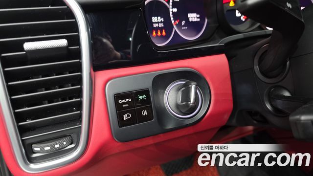Porsche Cayenne 2021 — photo 27