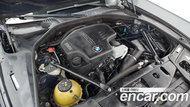 BMW 5-Series 2012 — photo 6