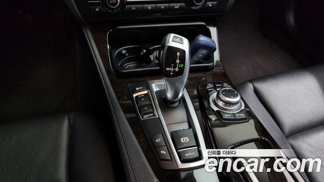 BMW 5-Series 2012 — photo 9