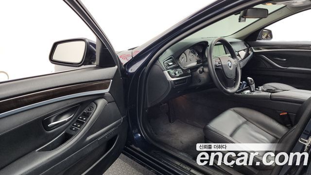 BMW 5-Series 2012 — photo 10