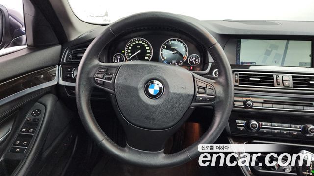 BMW 5-Series 2012 — photo 12