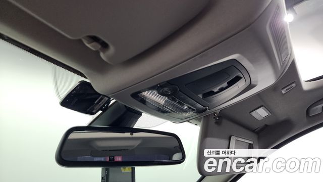 BMW 5-Series 2012 — photo 17