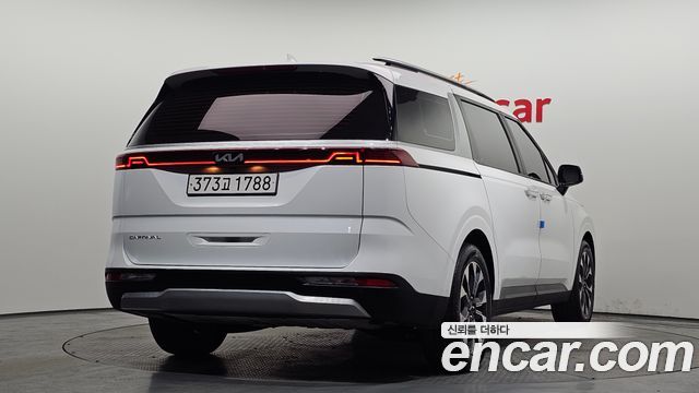 Kia Canival 2022 — photo 2