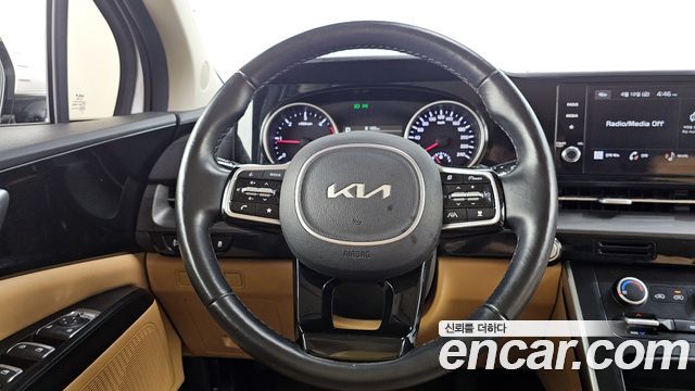 Kia Canival 2022 — photo 19