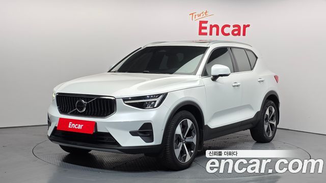 Volvo XC40 2023 — photo 1