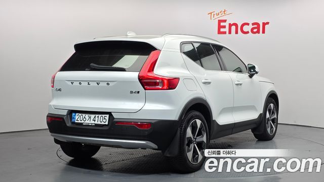 Volvo XC40 2023 — photo 2