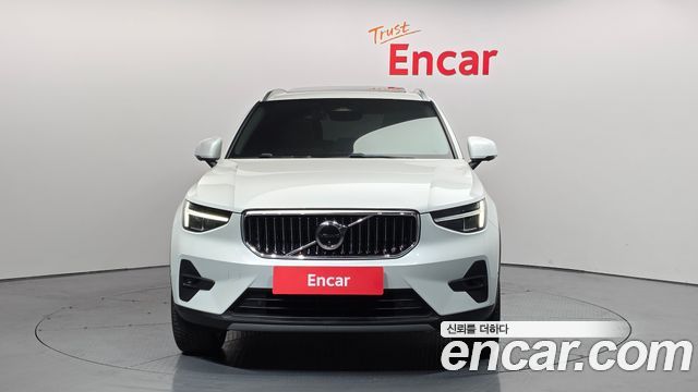 Volvo XC40 2023 — photo 3
