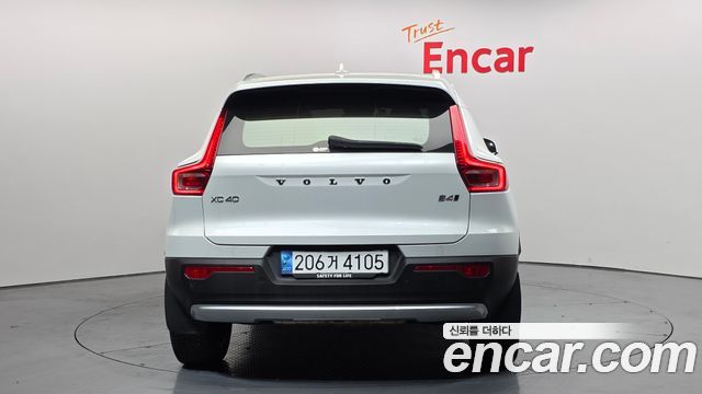 Volvo XC40 2023 — photo 4