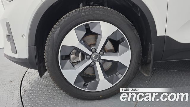 Volvo XC40 2023 — photo 5