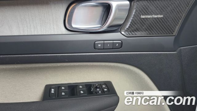 Volvo XC40 2023 — photo 13