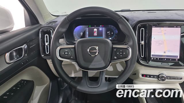 Volvo XC40 2023 — photo 14