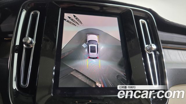 Volvo XC40 2023 — photo 16