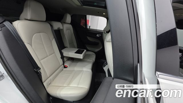 Volvo XC40 2023 — photo 18