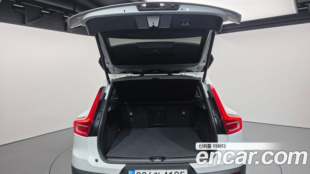 Volvo XC40 2023 — photo 20