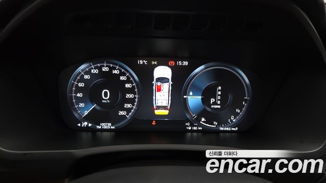 Volvo XC90 2018 — photo 11