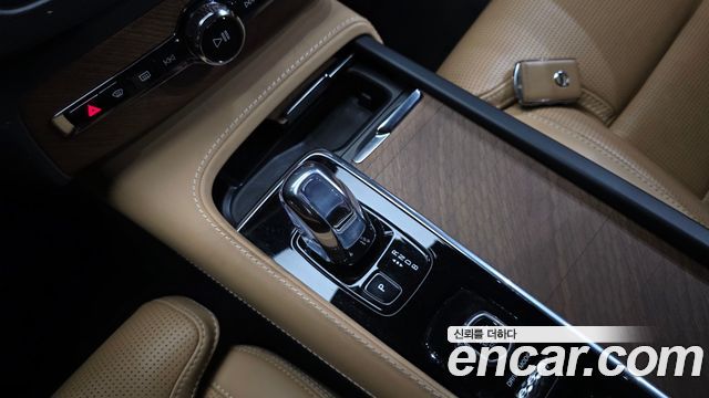 Volvo XC90 2018 — photo 12