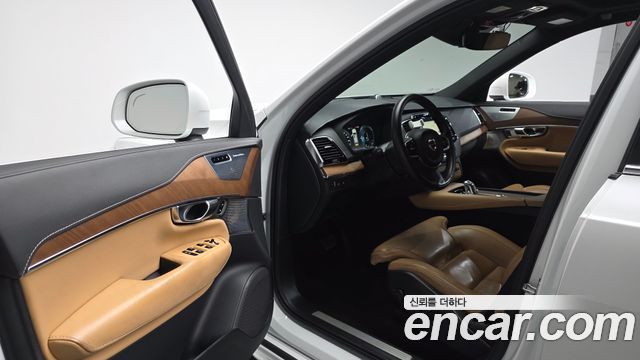 Volvo XC90 2018 — photo 13