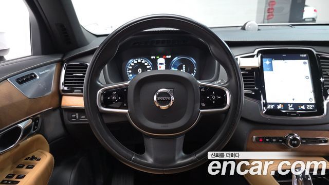 Volvo XC90 2018 — photo 18