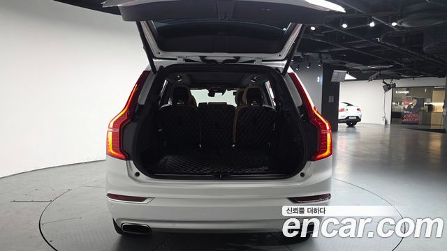 Volvo XC90 2018 — photo 26