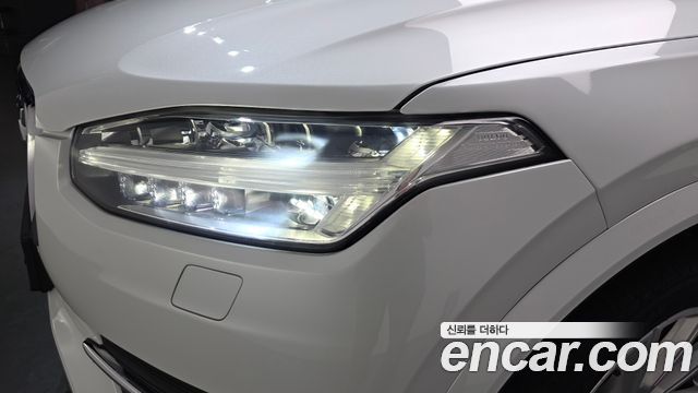 Volvo XC90 2018 — photo 8