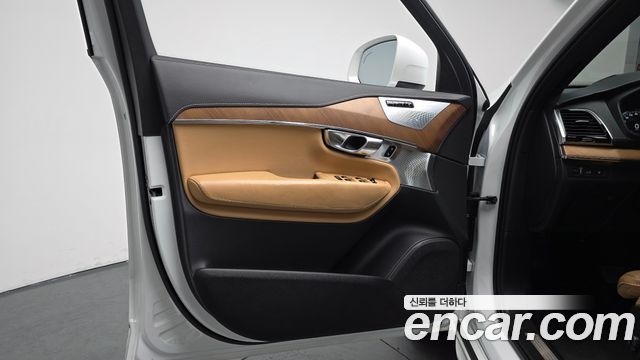 Volvo XC90 2018 — photo 14
