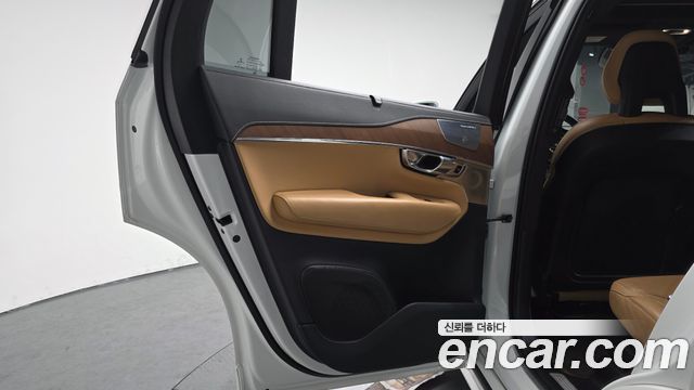 Volvo XC90 2018 — photo 15