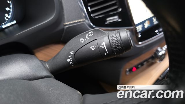 Volvo XC90 2018 — photo 28