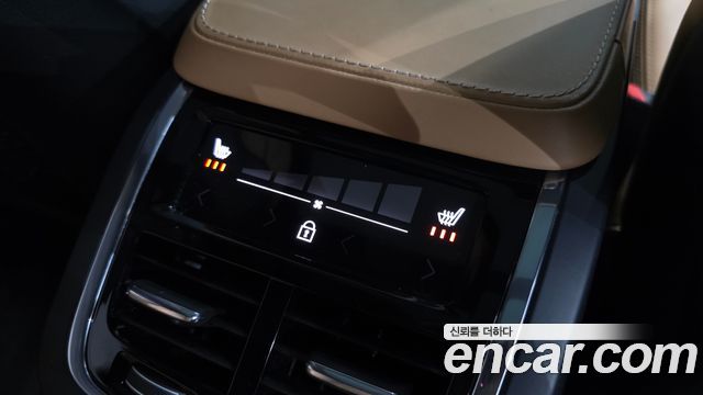 Volvo XC90 2018 — photo 29