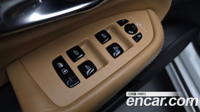 Volvo XC90 2018 — photo 30