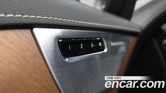 Volvo XC90 2018 — photo 31